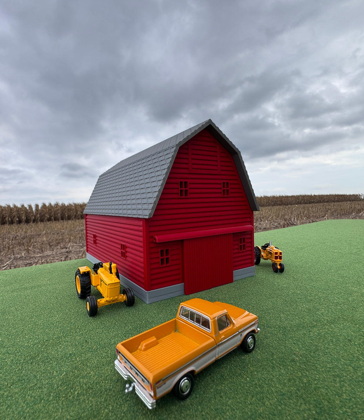 1/64 Scale - Early 1900s Barn - Red 30' x 42' - Gray Roof - Made in USA
